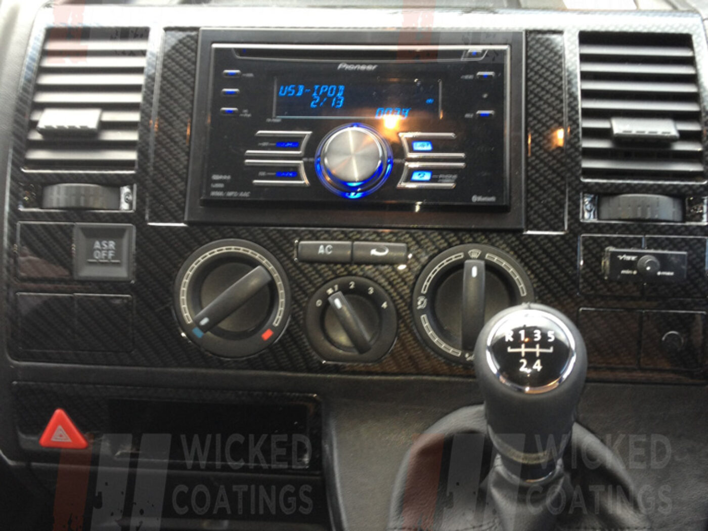 carbon dipping on VW T5 stereo surround