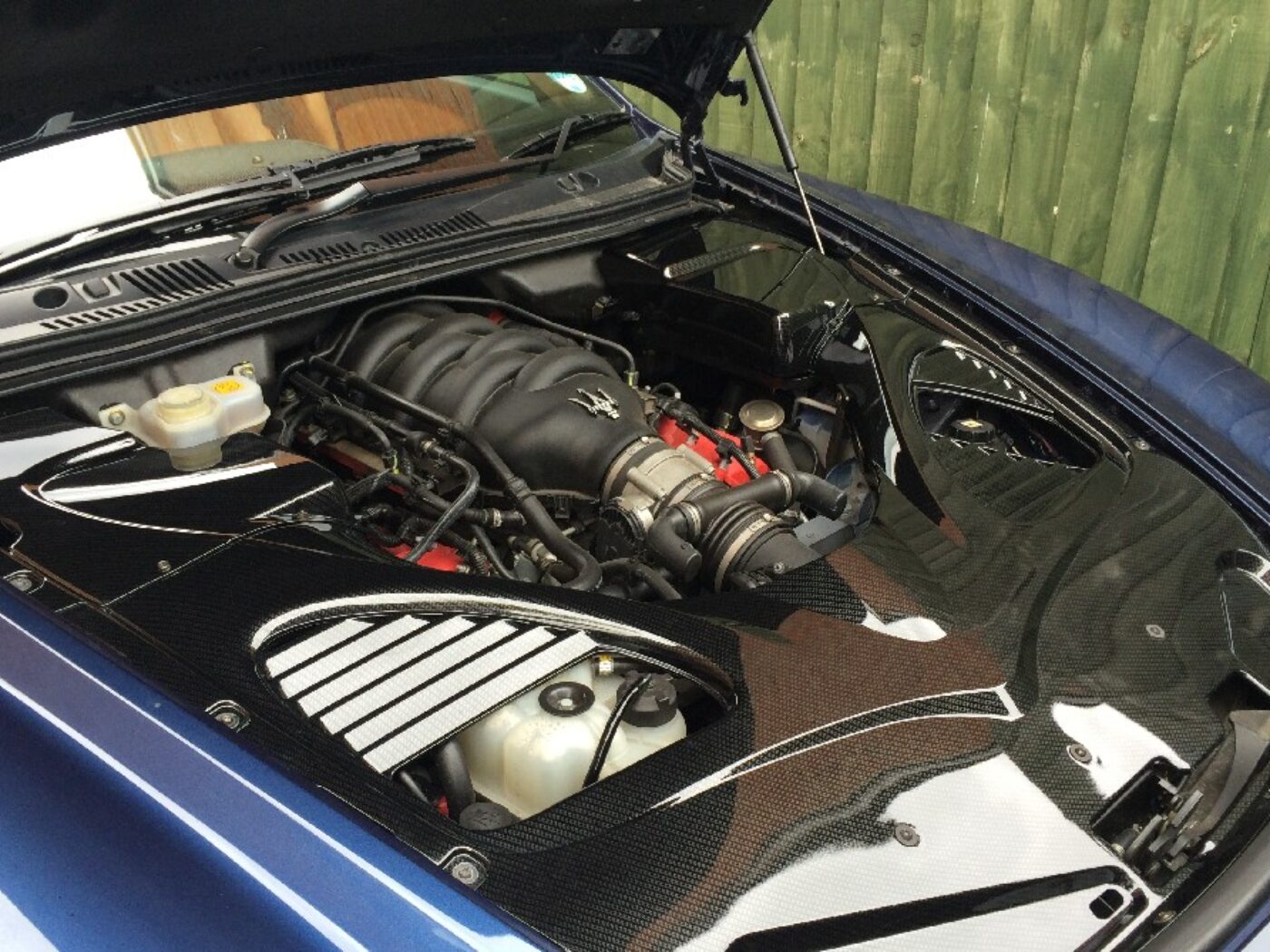 MAZERATI – CARBON DIPPED ENGINE BAY PARTS