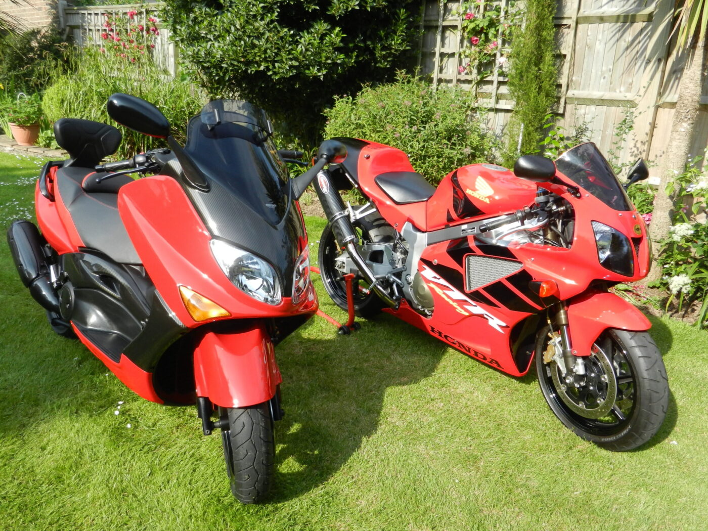 Yamaha XP500 TMAX – Carbon dipping & paint spraying project