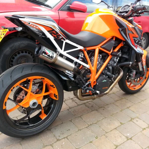 2014 KTM Superduke 1290cc – custom painting and carbon dipping