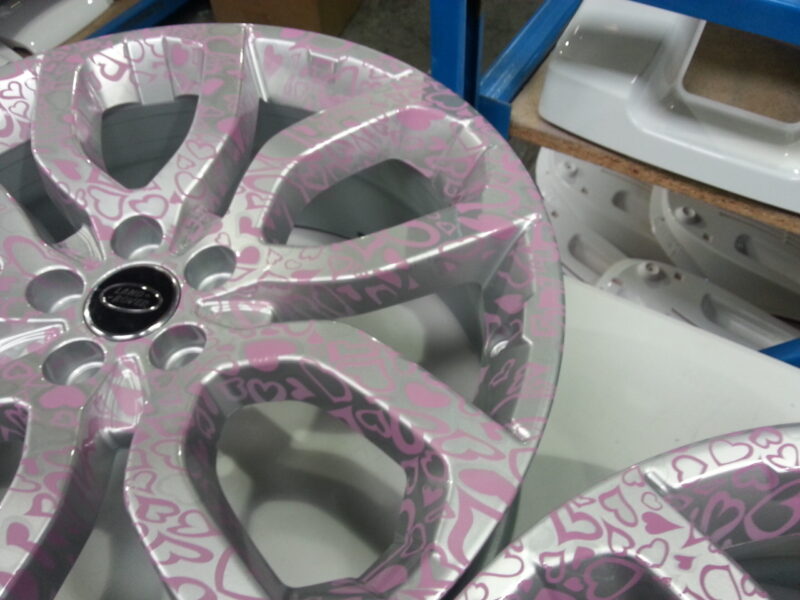 Land Rover Alloy Wheels Coated In Pink Hearts hydrographic film