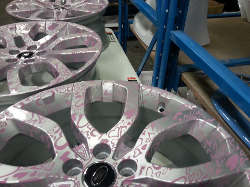 Land Rover Alloy Wheels Coated In Pink Hearts hydrographic film