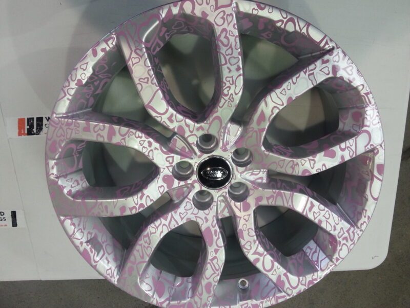Land Rover Alloy Wheels Coated In Pink Hearts hydrographic film