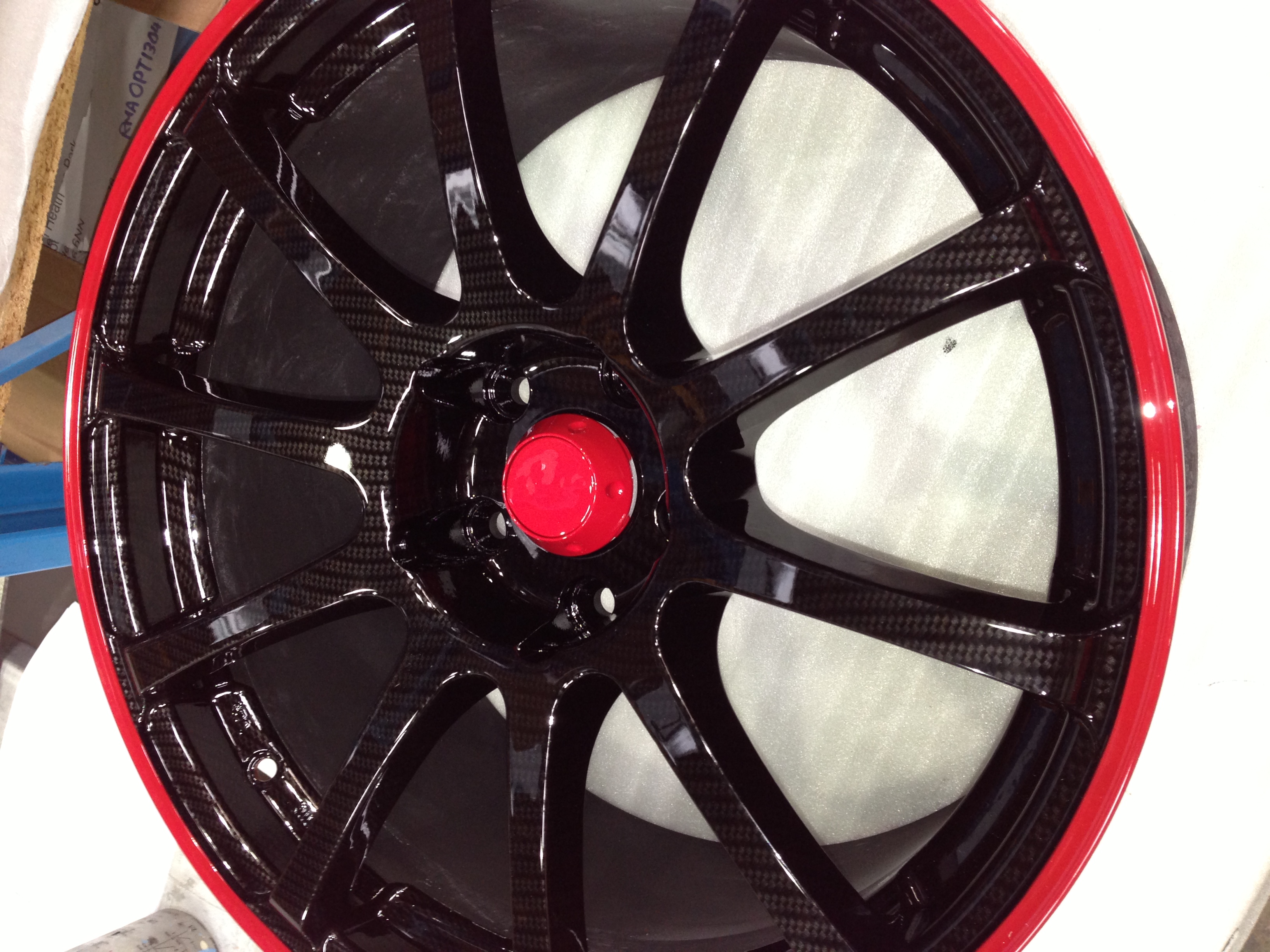 Car Alloy Wheels Coated In Carbon Fibre Painted Black And Red