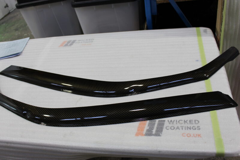 Car exterior element coated in carbon fibre