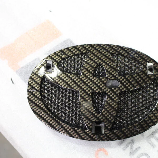 Radiator cover coated in carbon fibre