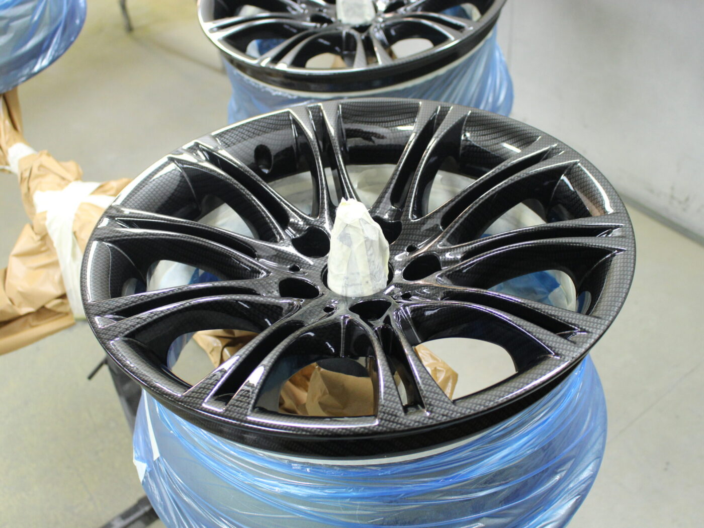 Car Alloy Wheels Coated In Carbon Fibre